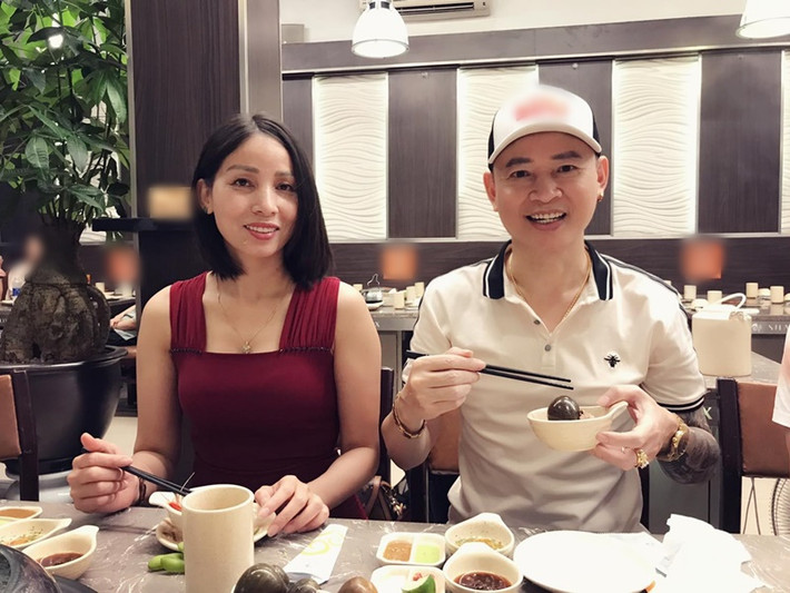Kỷ niệm một năm ngày cưới, Mai Huế chia sẻ: "Một năm đã trôi qua, anh đã cho em trải nghiệm được nhiều cảm xúc từ khi yêu anh, hạnh phúc vì được ở bên anh. Chúng mình hãy tiếp tục cùng nhau đi tiếp trên con đường tình yêu này chồng nhé".