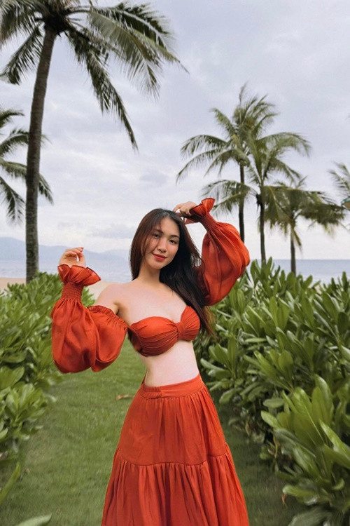 Gương mặt lẫn vóc dáng của Hòa Minzy đều thăng hạng sau nhiều năm cô vào showbiz.