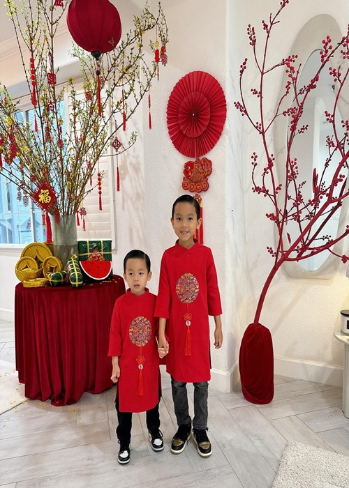 Phạm Hương trang hoàng nhà cửa lộng lẫy mỗi dịp Tết, Giáng sinh.