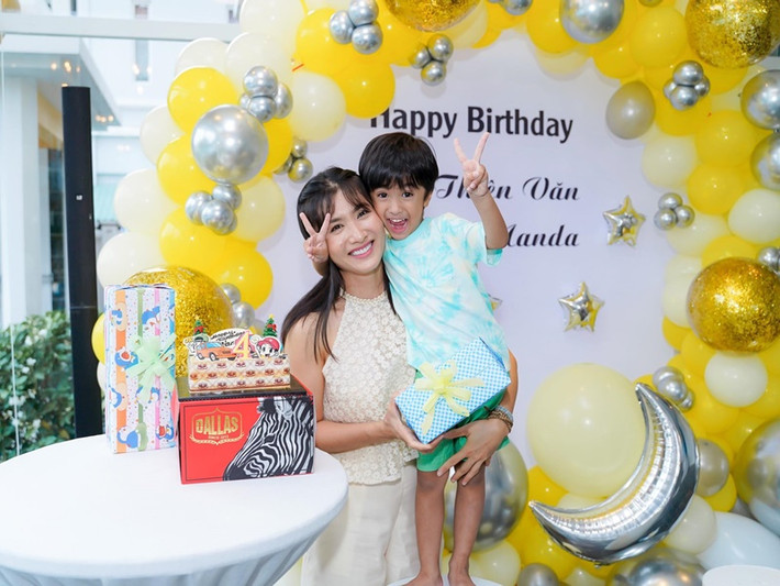 Diễn viên Nguyệt Ánh vừa tổ chức tiệc sinh nhật lần thứ 4 cho con trai Thiện Văn (Nanda).