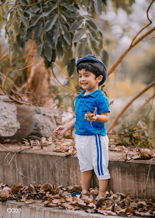 Chính vì vậy, cô hướng đến phương pháp nuôi con để con phát triển tự nhiên, cho con một chế độ dinh dưỡng hợp lý, phù hợp lứa tuổi và cơ địa, cho con học thêm những gì con thích, giữ cho bé tinh thần tích cực, một cơ thể mạnh khoẻ cho đến khi con đến tuổi tự lập và hoàn toàn có quyền tự chủ cuộc sống của bản thân, khi đó bố mẹ sẽ lui về đằng sau để làm người hỗ trợ và định hướng.