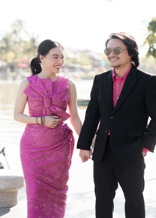 Trước khi đến với đạo diễn Hoàng Nhật Nam, Kim Dung từng qua một lần đò và có một cậu con trai. Vợ chồng nam đạo diễn hiện tại có thêm hai người con chung, đủ nếp, đủ tẻ.