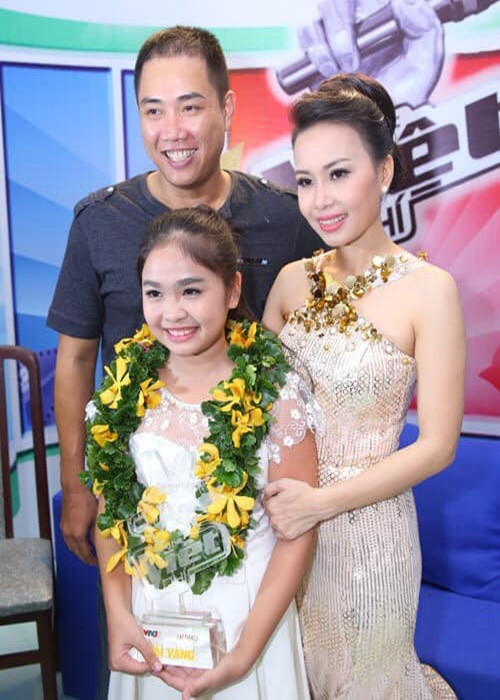 Nhờ sự hỗ trợ của vợ chồng Cẩm Ly, Thiện Nhân đăng quang quán quân Giọng hát Việt nhí 2014. Ảnh: Fanpage