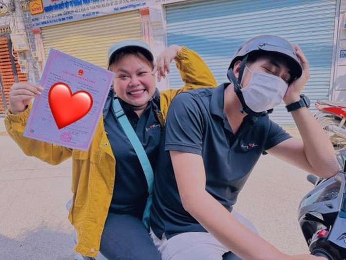 Diễn viên Ngọc Hoa - con gái nuôi của NSND Ngọc Giàu đăng ký kết hôn vào ngày 9/3. Ngày 9/6, Ngọc Hoa tổ chức đám cưới. Ảnh: FBNV.