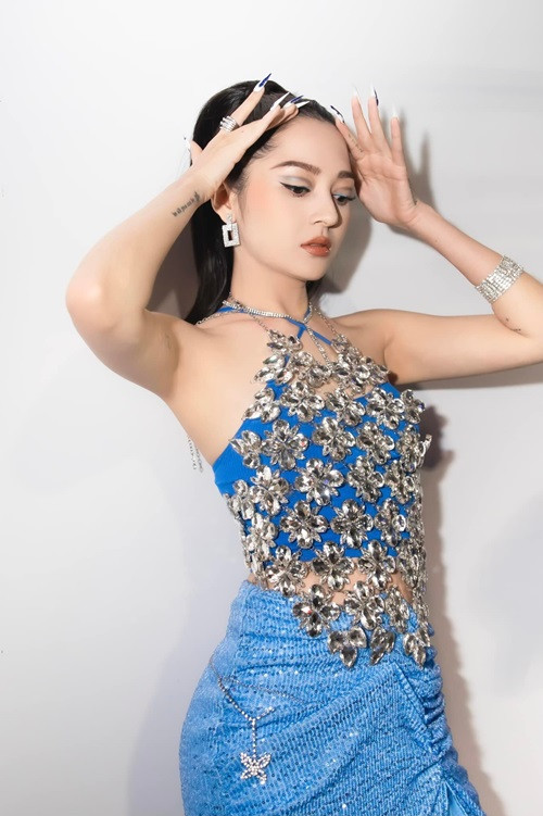 Trên trang cá nhân, ca sĩ Bảo Anh vừa trải lòng về chuyện bị miệt thị ngoại hình. Giọng ca 9x cho biết, khi nặng 42kg, cô bị chê quá gầy. Đến khi nặng 45kg, Bảo Anh bị nhận xét béo.