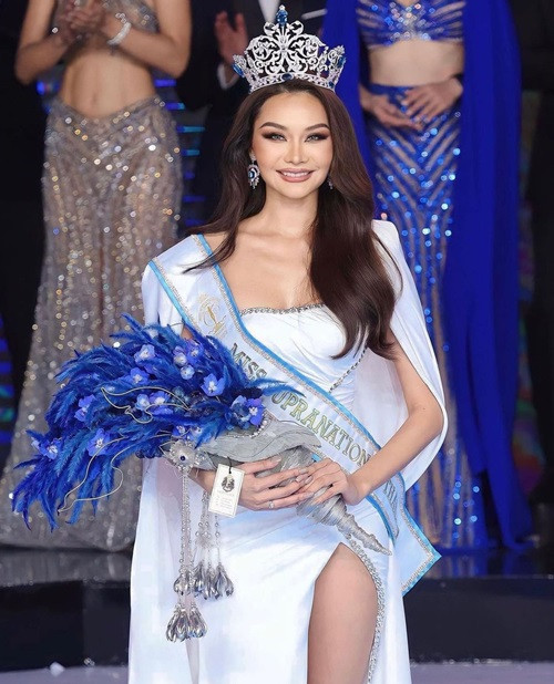 Mỹ nhân mang vương miện Hoa hậu Liên lục địa về cho nhan sắc Thái Lan năm 2014. Ảnh: Zing.