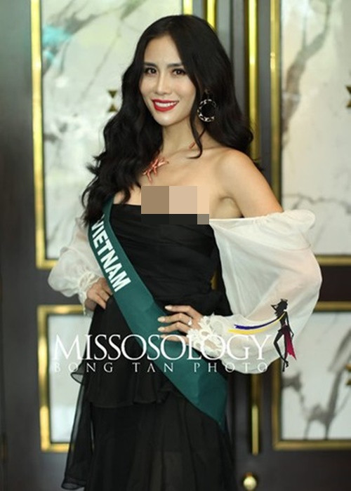 Đến với Hoa hậu Trái đất 2019, Á hậu Hoàng Hạnh thừa nhận ngoại ngữ không phải là thế mạnh của mình. Trước khi bước vào cuộc thi, cô thậm chí nhận về không ít lời chê bai nói tiếng Anh kém qua đoạn video giới thiệu. Trong hành trình thi đấu, cô tiếp tục lộ vốn ngoại ngữ hạn chế và tỏ ra né ống kính quốc tế. Trong chung kết Hoa hậu Trái đất 2019, Á hậu Hoàng Hạnh trượt top 20. Ảnh: Missosology.