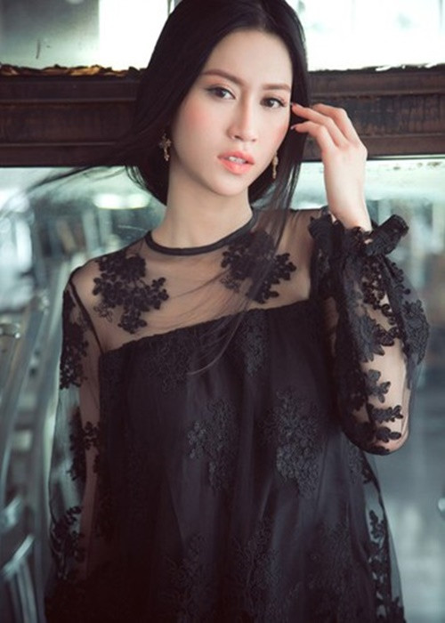 Giữa ồn ào, Thu Vũ gửi lời xin lỗi và cảm ơn những người đã động viên cô. Hoa hậu Đông Nam Á 2014 thừa nhận thiếu sót của mình đồng thời bày tỏ sẽ cố gắng trau dồi, học hỏi thêm. Ảnh: Tiền Phong.