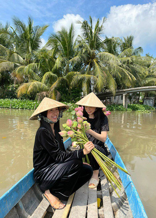 Trước đó, Thúy An hé lộ loạt ảnh chuẩn bị cho đám cưới ở quê nhà.