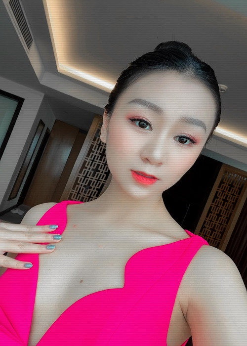 "Tôi mang trong mình một trái tim yêu thương, lan tỏa và chạm đến những trái tim yêu thương khác. Tôi cảm thấy biết ơn, trân trọng những mối lương duyên tuyệt đẹp ở cuộc sống này", Yến Nhi chia sẻ.