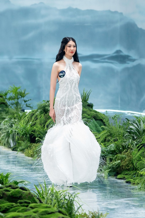 Sở hữu vóc dáng cân đối, Lan Anh "cân" mọi loại trang phục. Ảnh: Dân Việt.