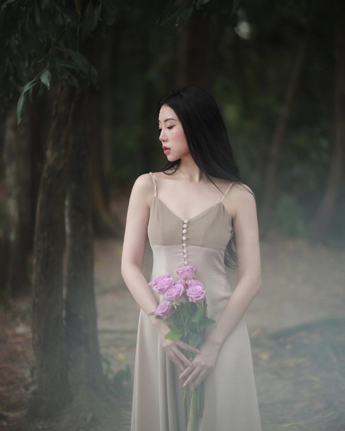 Giao tiếp tiếng Anh thành thạo là lợi thế lớn của Lan Anh khi tham gia Hoa hậu Trái đất Việt Nam. Ảnh: FBNV.