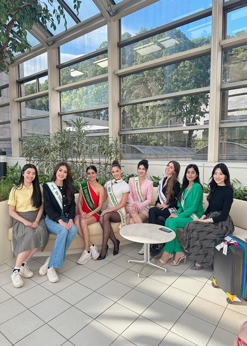 Phương Nhi lúc gợi cảm khi lại kín đáo, thanh lịch. Ảnh: FBNV.