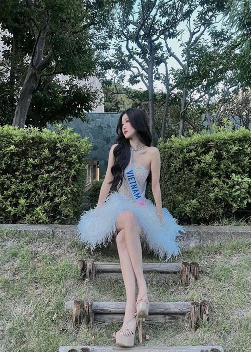 Đại diện Việt Nam nổi bật nhờ làn da trắng mịn không tỳ vết. Ảnh: FBNV.