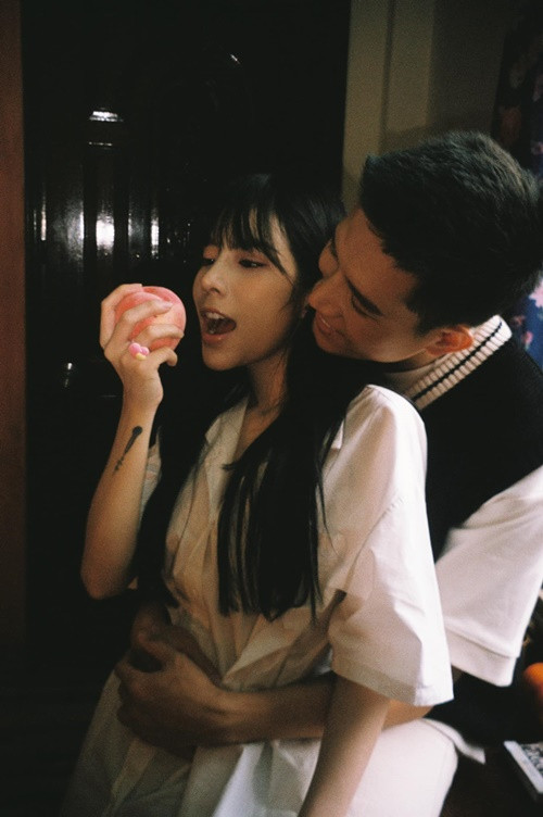 Cả hai có nhiều khoảnh khắc tình cảm khi hợp tác dự án âm nhạc.