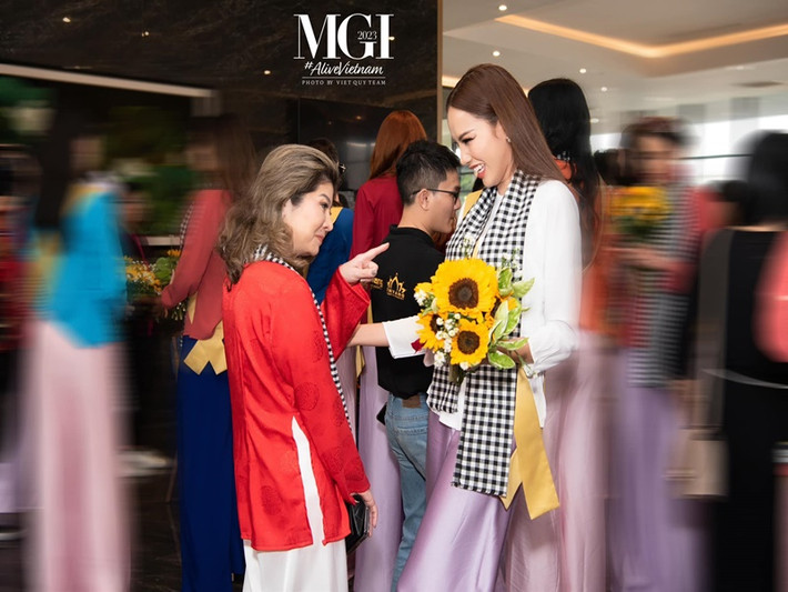 Đại diện Việt Nam cũng được bà Teresa Chaivisut - Phó chủ tịch Miss Grand International quý mến. Ảnh: Miss Grand Vietnam.