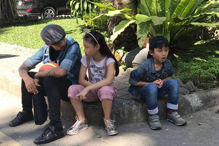 Phạm Anh Khoa rất cưng chiều cô con gái đầu lòng Cào Cào và cậu con trai Châu Chấu.