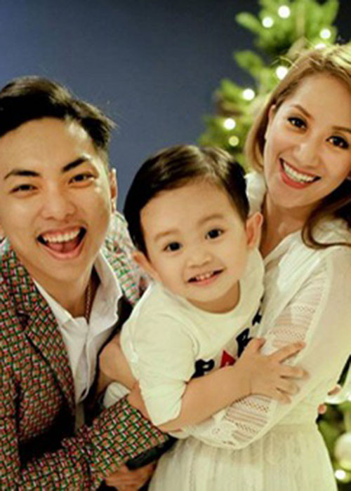 Khánh Thi hiện đang hạnh phúc bên chồng trẻ cùng cậu quý tử kháu khỉnh. Cuối năm 2017, nữ hoàng dancesport thông báo đang mang thai thiên thần thứ 2 và gia đình sẽ đón thành viên mới vào năm Tuất 2018.