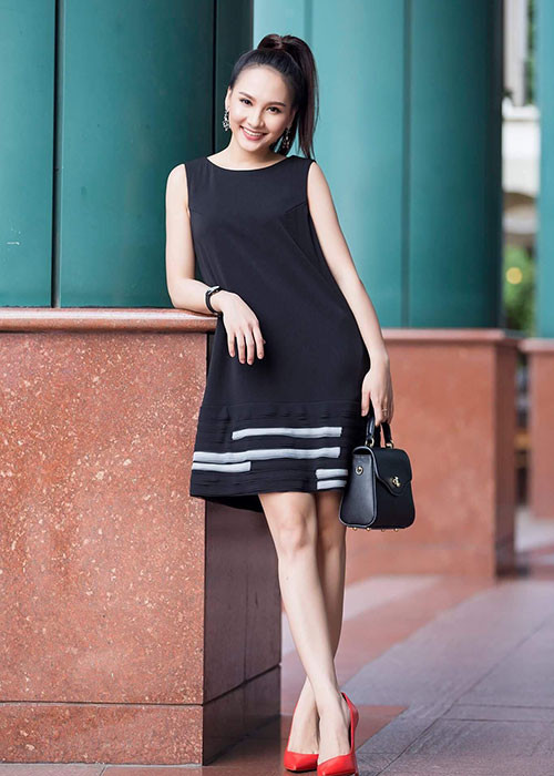 Nhờ chăm chỉ chạy show, đóng quảng cáo, thu nhập của nữ diễn viên tăng lên đáng kể. Cô tậu xe, mua nhà, sắm hàng hiệu. Ảnh: FBNV