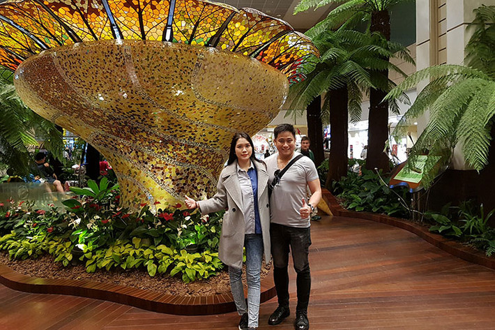Vợ chồng sao Việt Minh Tiệp được con gái chụp ảnh.