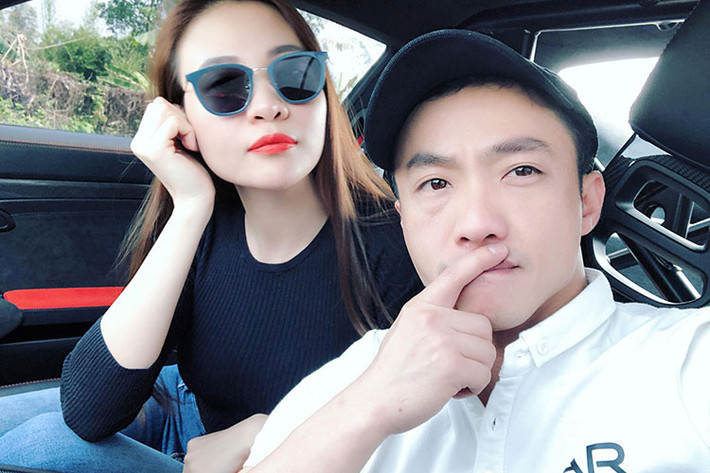 Nữ người mẫu và bạn trai doanh nhân dính như sam trong suốt chuyến đi. Ảnh: FBNv