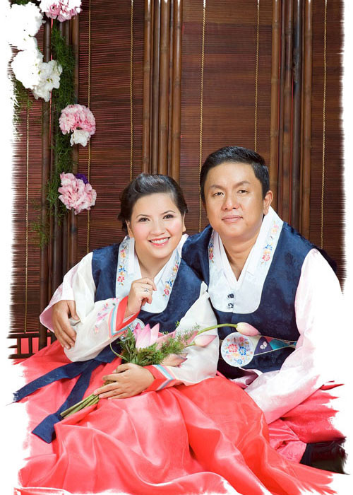 Trước tin đồn ly hôn, mới đây, nữ diễn viên phim “Mùi ngò gai” tỏ ra rất bức xúc. Ngọc Trinh khẳng định vợ chồng cô vẫn hạnh phúc. Ảnh: Tiepthigiadinh