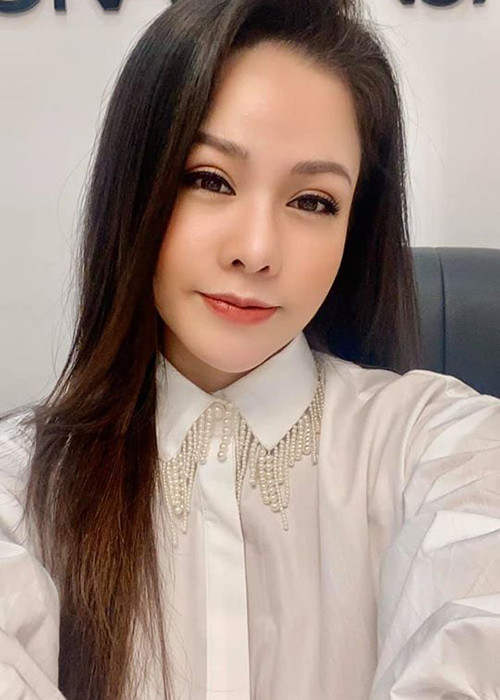 Ở lần đầu tiên vướng phải tin đồn ác ý qua đời, Nhật Kim Anh bất ngờ, sốc. Tuy nhiên, đến lần thứ hai, bà mẹ một con chỉ biết cười. Nhật Kim Anh chia sẻ tin đồn kiểu như vậy ảnh hưởng đến công việc của cô rất nhiều.