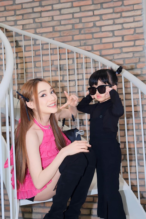 Cô lên đồ, dự định "quẩy" concert BlackPink dù mang thai.