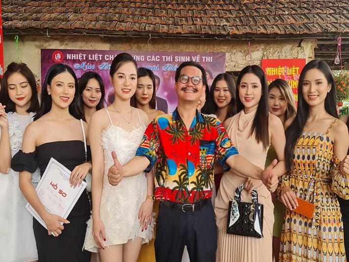 Hậu trường cảnh quay thi hoa hậu trong "Đại gia chân đất 13".