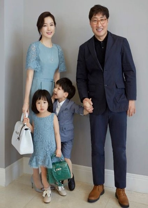 Cặp song sinh của "nàng Dae Jang Geum" làm người mẫu ngay từ khi còn nhỏ. Ảnh: Vietnamnet