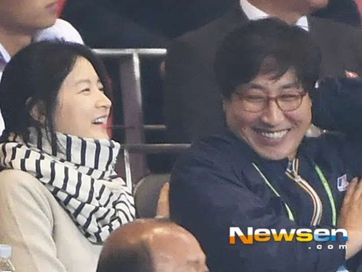 Lee Young Ae thường xuyên xuất hiện bên ông xã đại gia. Ảnh: Newsen