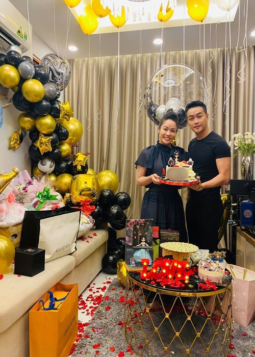 Trước những đồn đoán, TiTi cho biết: “Hình xăm trên ngực là mình xăm nữ thần tình yêu của Hy Lạp nhưng vẫn chưa hoàn chỉnh. Mong rằng các bạn đừng suy đoán lung tung để ảnh hưởng không tốt đến người khác”. Ảnh: FBNV