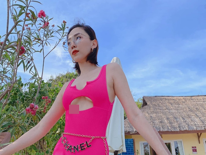 Trong những năm qua, nữ ca sĩ chọn phong cách thời trang theo sở thích.