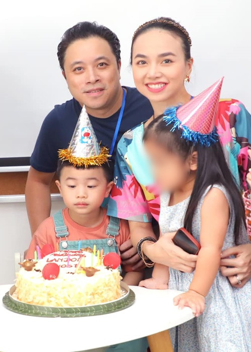 Đạo diễn Victor Vũ cũng tham dự tiệc sinh nhật.