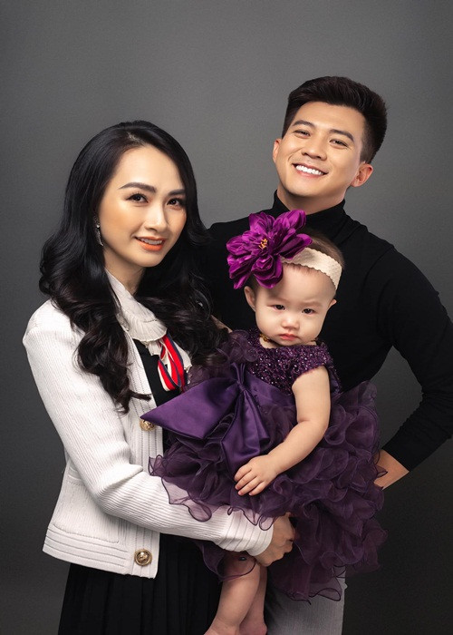 Nam diễn viên phim “Hãy nói lời yêu” cho biết, anh được vợ ủng hộ theo đuổi con đường nghệ thuật.