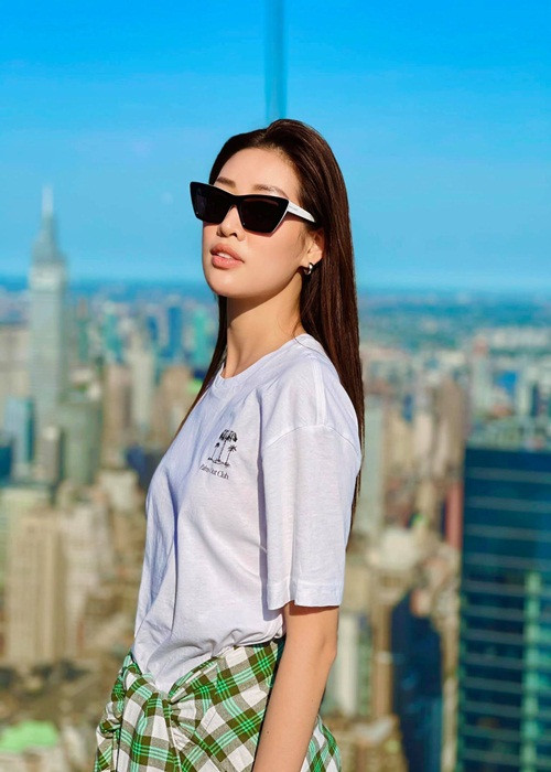 Hoa hậu Khánh Vân đang ở New York (Mỹ). Cô chưa trở về nước sau chung kết Miss Universe 2020 - Hoa hậu Hoàn vũ Thế giới 2020 vì các chuyến bay quốc tế bị hạn chế.