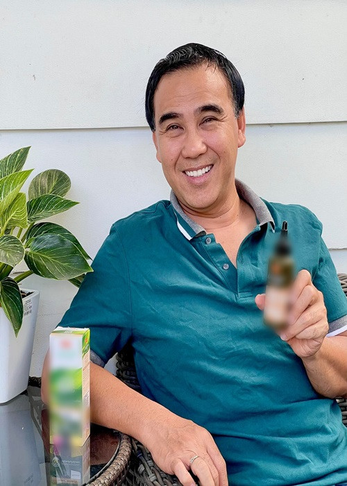 Không chỉ là gương mặt MC đắt show truyền hình, Quyền Linh còn được xem là “vua quảng cáo”. Trong cuộc phỏng vấn với Vietnamnet năm 2019, nam nghệ sĩ thừa nhận anh nhận rất nhiều show.