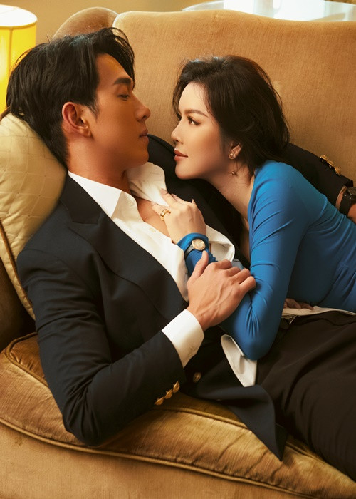 Lý Nhã Kỳ chia sẻ trên Dân Việt, giữa cô và Song Luân là tình cảm chị em trong sáng, hoàn toàn không có chuyện hẹn hò hay yêu đương. Nói về những cảnh thân mật bên đàn em, Lý Nhã Kỳ cho biết: “Chúng tôi là nghệ sĩ chuyên nghiệp mà. Cả hai hết mình để có được bộ ảnh đúng ý, chỉn chu nhất”. Ảnh: Huỳnh Trí Nghĩa