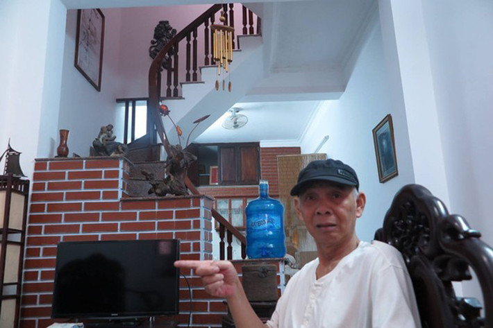 Giống như nghệ sĩ Tuấn Dương, cuộc sống riêng tư của nghệ sĩ Duy Hậu đầy nỗi niềm. Vợ con ông sang Đức sinh sống cách đây hơn 30 năm. Kể từ đó đến nay, nam diễn viên phim “Đất và người” vẫn sống cô độc. (Ảnh: Gia đình và xã hội)