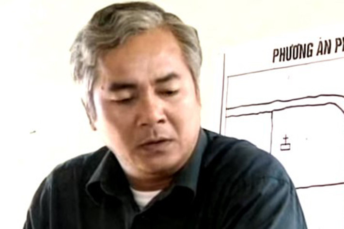Trong bộ phim “Đất và người”, nghệ sĩ Duy Thanh được khen lột tả thành công vai bí thư Đảng ủy xã Trịnh Bá Thủ gia trưởng và đầy mưu mô. Đây được xem là vai diễn để đời của nam diễn viên sinh năm 1951. (Ảnh: Zing)