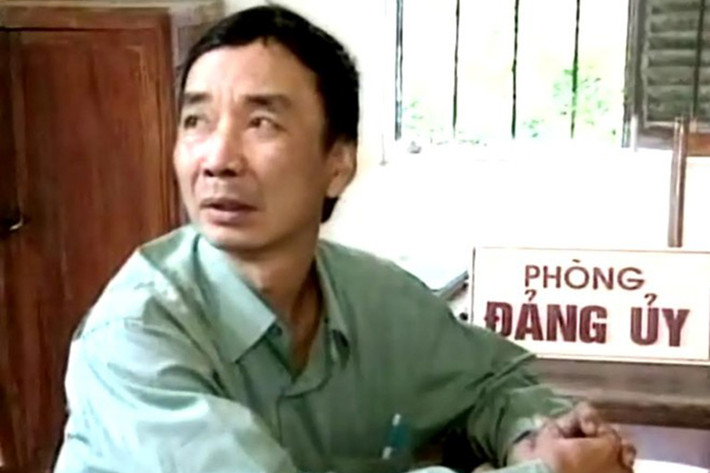 Đảm nhận vai trưởng công an xã nhút nhát và hiền lành tên Cao trong “Đất và người” là nghệ sĩ Tuấn Dương. Giống như Hán Văn Tình, nghệ sĩ Tuấn Dương ghi dấu ấn bởi lối diễn xuất chân thực trong phim. (Ảnh: Dân Việt)