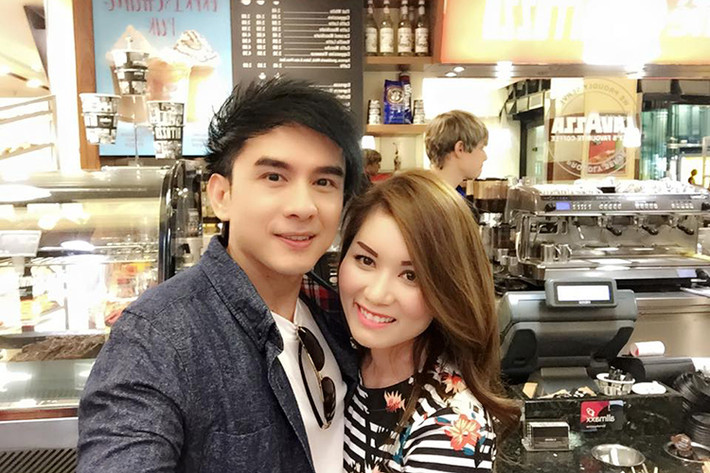 Không những vậy, Thủy Tiên còn khen được xứng đôi với ông xã nổi tiếng. (Ảnh: Facebook Thủy Tiên)