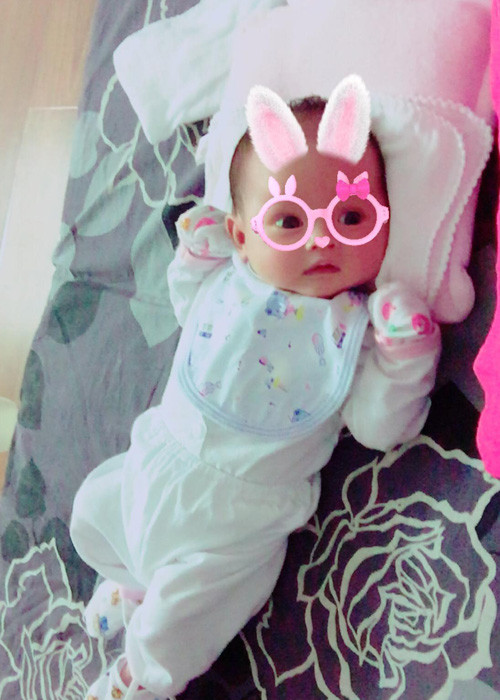 Nhân ngày con gái tròn 1 tháng tuổi, Hồng Quế đã dành lời chúc đầy yêu thương đến bé. (Ảnh: Facebook nhân vật)