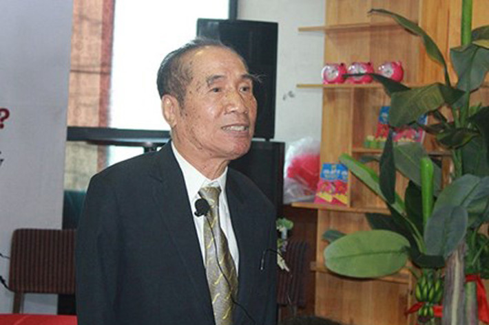 Diễm Hương cũng cho biết, thầy Nguyễn Ngọc Ký nhận được vô số cuộc gọi và hoa chúc mừng từ các học trò trong ngày Nhà giáo Việt Nam 20/11. (Ảnh: Lao động)