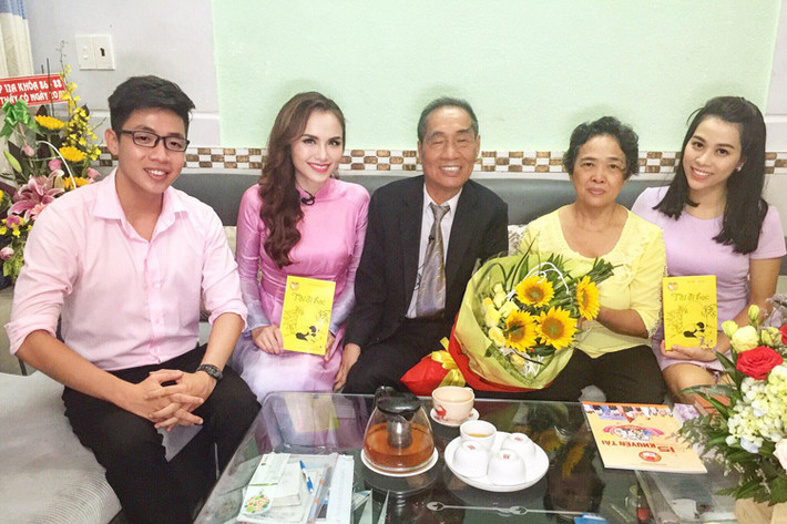 Trước khi gặp gỡ, Diễm Hương cho biết, cô vốn rất yêu quý và kính trọng thầy. Đối với người đẹp, thầy là "tấm gương sáng về nghị lực sống và vươn lên khỏi nghịch cảnh cuộc sống". (Ảnh: Facebook Diễm Hương)