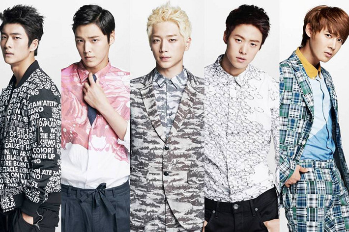 5urprise là nhóm nhạc Hàn Quốc ra mắt vào tháng 9/2013 và gồm 5 thành viên: Kang Tae Oh - nam chính phim "Tuổi thanh xuân 2", Seo Kang Yoon, Gong Myung, Yoo Il, và Lee Tae Hwan. (Ảnh: Dramefever)