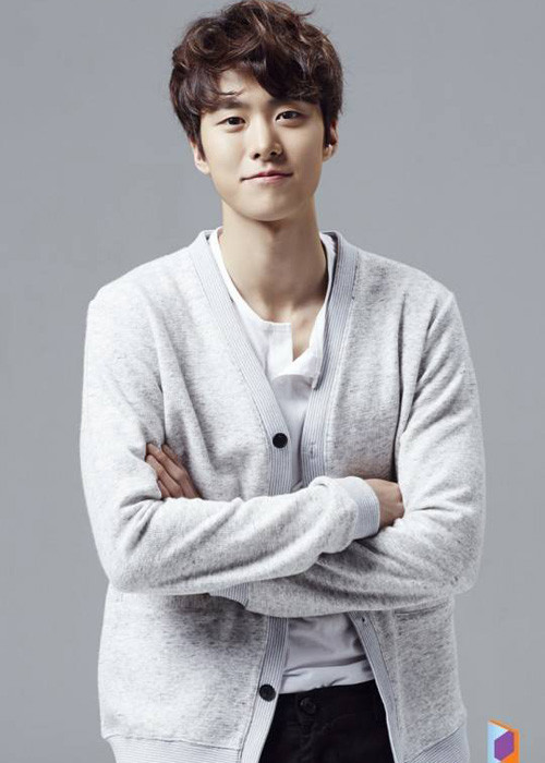Cũng sinh năm 1994, Gong Myung tham gia khá nhiều bộ phim truyền hình và điện ảnh: “Driking solo”, “Entertainer”, “Beautiful you”, “Hwajung”...(Ảnh: Allkpop)