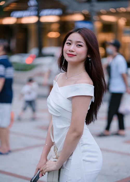 Vy Uyên tập trung học văn hóa trong những năm qua.