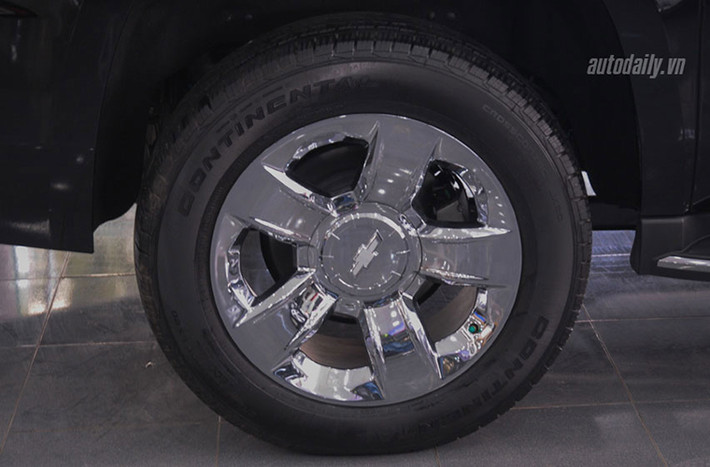 Với thiết kế vô cùng đồ sộ, 2 chiếc SUV trông không khác một căn phòng di động siêu tiện nghi dành cho chủ sở hữu.