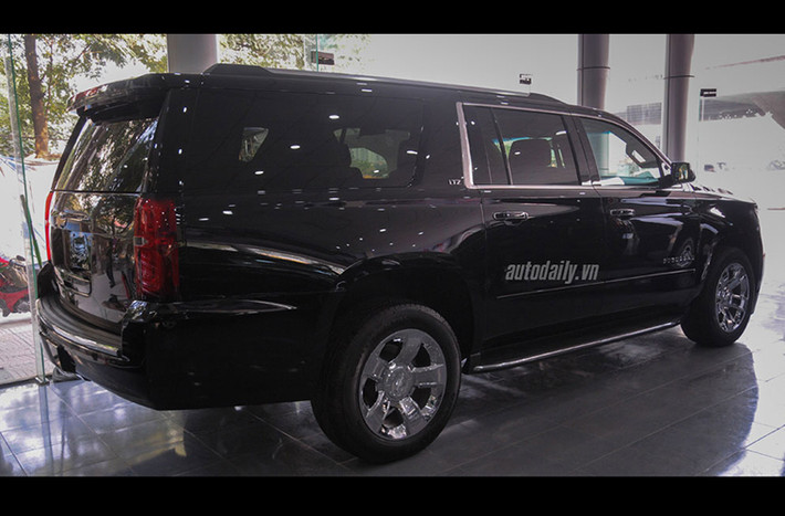 Về thiết kế, Chevrolet Suburban 2015 và Cadillac Escalade 2015 có khá nhiều điểm tương đồng. Cả hai sở hữu chiều dài 5.690 mm, cao 1.890 mm và rộng 2.044 mm.